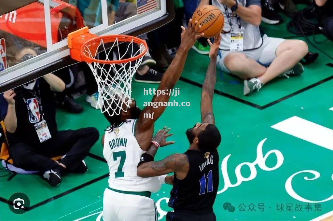 江南体育-NBA季后赛开战，老鹰逆转猛龙取得首场胜利